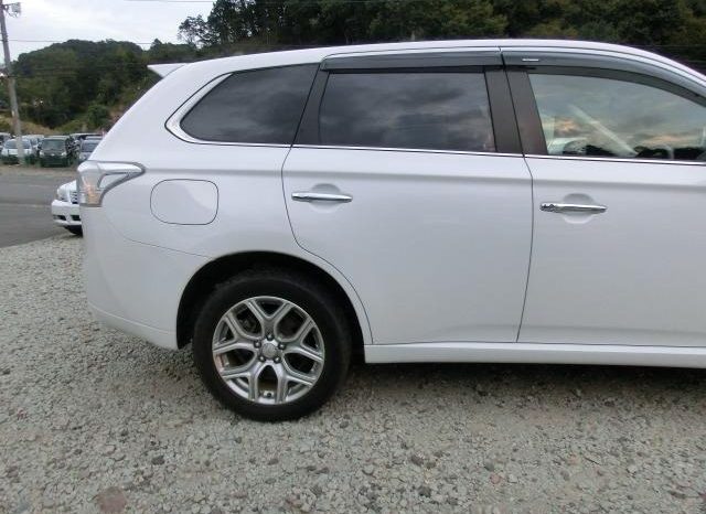 Mitsubishi Outlander PHEV G Navi Package 2013 full