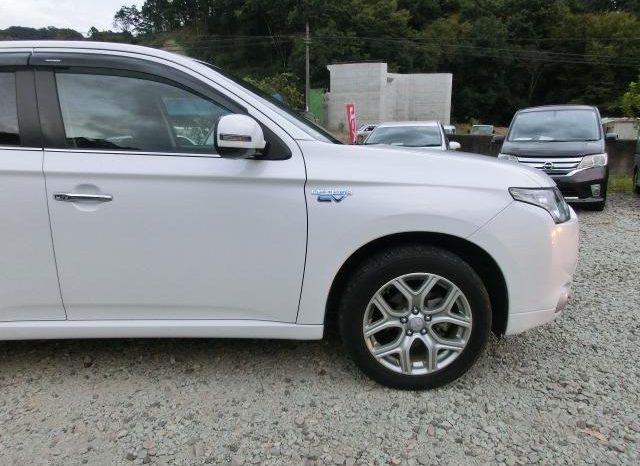 Mitsubishi Outlander PHEV G Navi Package 2013 full