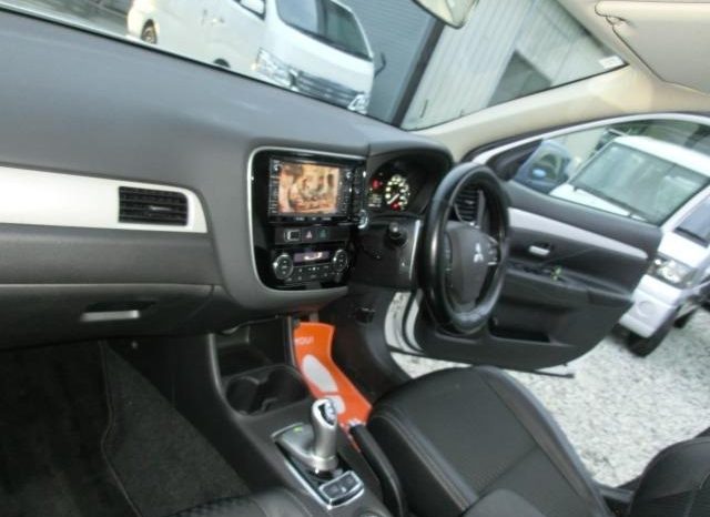 Mitsubishi Outlander PHEV G Navi Package 2013 full