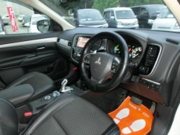 Mitsubishi Outlander PHEV G Navi Package 2013 full