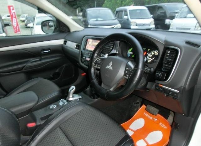 Mitsubishi Outlander PHEV G Navi Package 2013 full