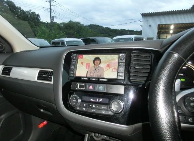 Mitsubishi Outlander PHEV G Navi Package 2013 full