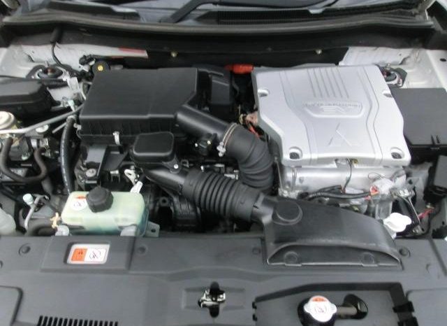 Mitsubishi Outlander PHEV G Navi Package 2013 full