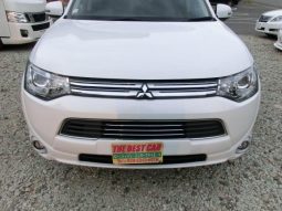 Mitsubishi Outlander PHEV G Navi Package 2013 full