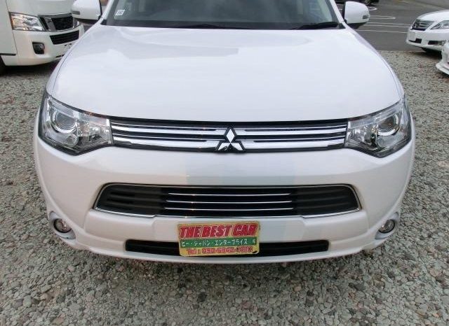 Mitsubishi Outlander PHEV G Navi Package 2013 full