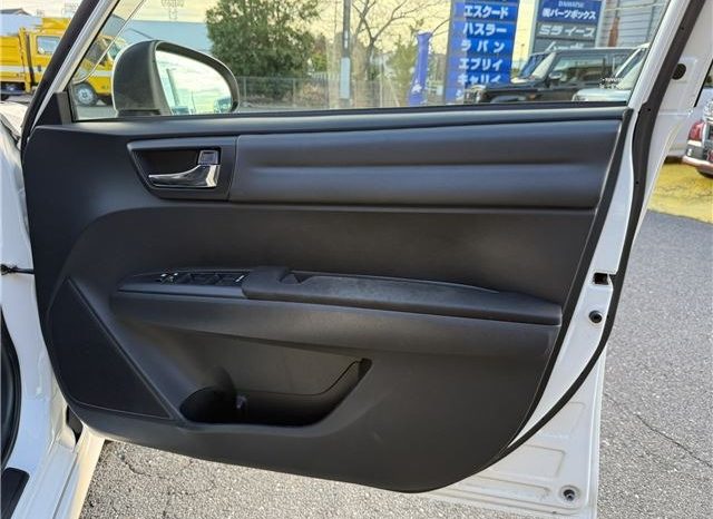 Toyota Corolla Fielder Hybrid G Aero Tourer 2017 full