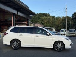 Toyota Corolla Fielder Hybrid G Aero Tourer 2017 full
