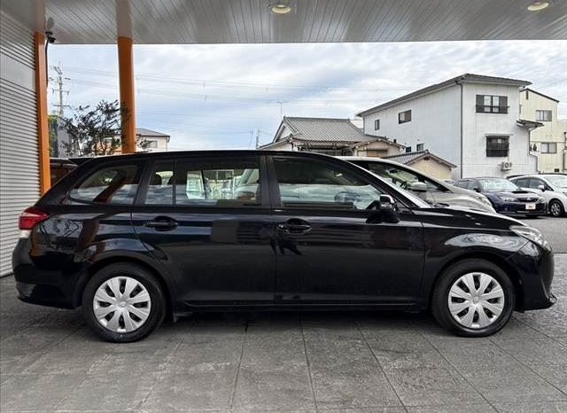 Toyota Corolla Fielder 1.5X 2016 full