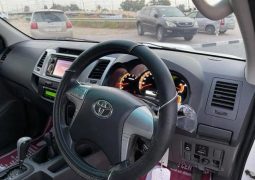 Toyota Hilux SR5 2013 full