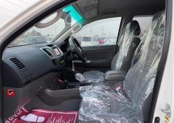 Toyota Hilux SR5 2013 full