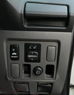 Toyota Hilux SR5 2013 full