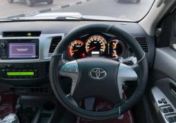 Toyota Hilux SR5 2013 full