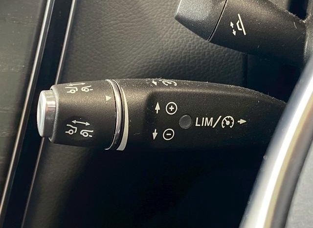 MERCEDES BENZ C-CLASS C200 AVANTGARDE AMG LINE 2017 full