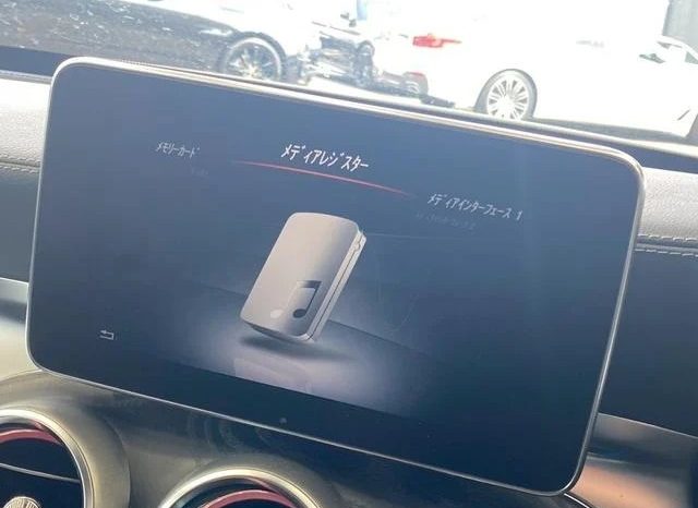 MERCEDES BENZ C-CLASS C200 AVANTGARDE AMG LINE 2017 full