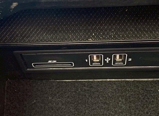 MERCEDES BENZ C-CLASS C200 AVANTGARDE AMG LINE 2017 full