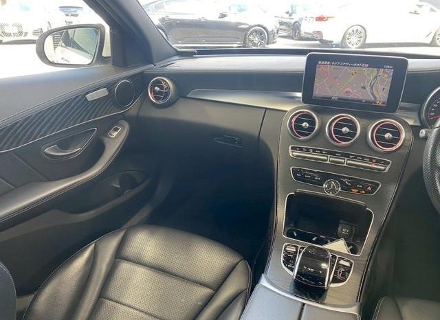 MERCEDES BENZ C-CLASS C200 AVANTGARDE AMG LINE 2017 full