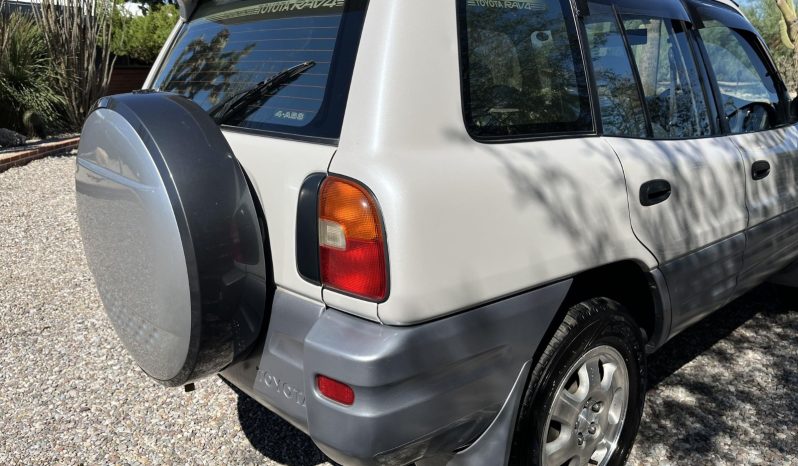 Toyota RAV4 L 4×4 1996 full