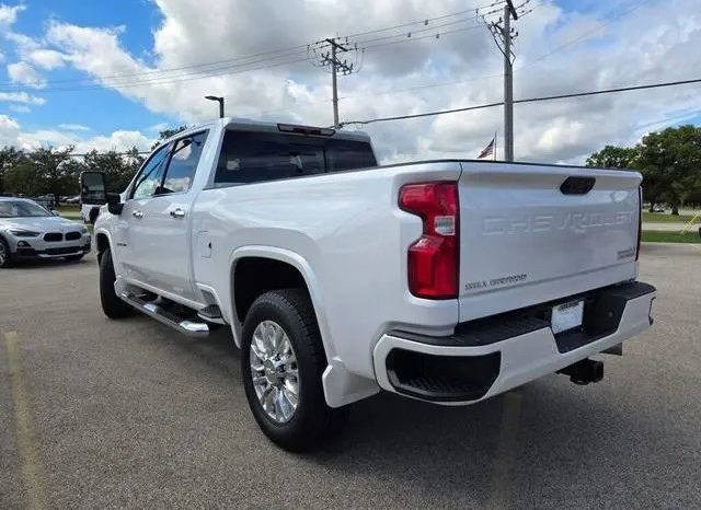 Chevrolet Silverado 2500 High Country 2022 full