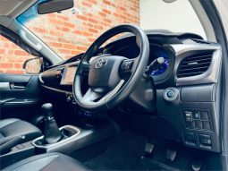 TOYOTA HILUX SR5 2018 full