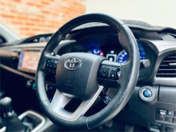 TOYOTA HILUX SR5 2018 full
