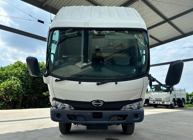 Hino Dutro Flat Body 2t or More and Less Than 5t 2017 full