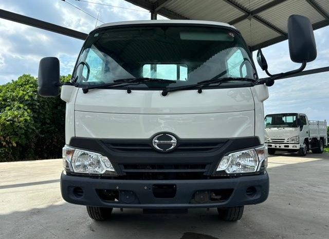 Hino Dutro Flat Body 2t or More and Less Than 5t 2017 full