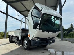 Hino Dutro Flat Body 2t or More and Less Than 5t 2017 full