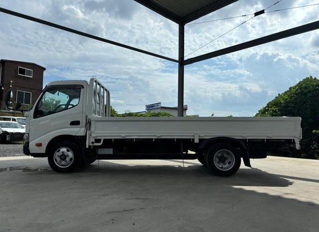 Hino Dutro Flat Body 2t or More and Less Than 5t 2017 full