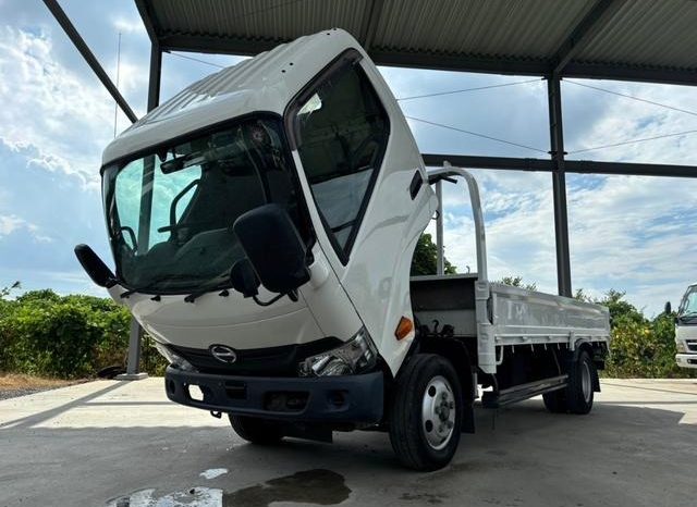 Hino Dutro Flat Body 2t or More and Less Than 5t 2017 full