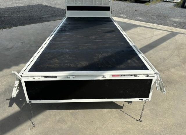 Hino Dutro Flat Body 2t or More and Less Than 5t 2017 full