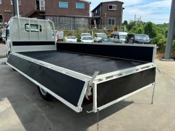 Hino Dutro Flat Body 2t or More and Less Than 5t 2017 full