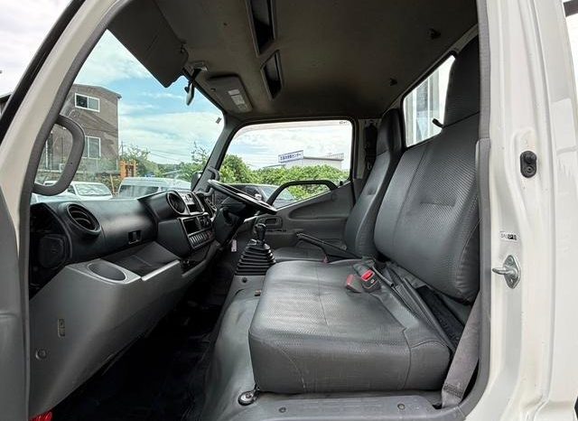 Hino Dutro Flat Body 2t or More and Less Than 5t 2017 full