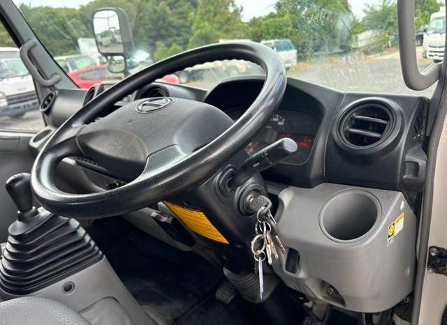 Hino Dutro Flat Body 2t or More and Less Than 5t 2017 full