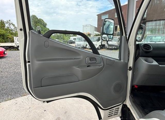 Hino Dutro Flat Body 2t or More and Less Than 5t 2017 full