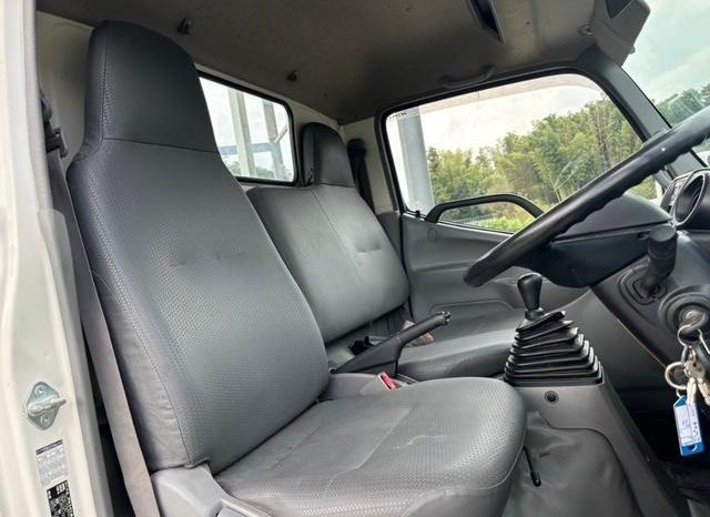 Hino Dutro Flat Body 2t or More and Less Than 5t 2017 full