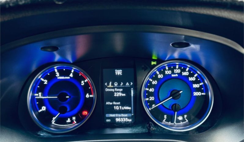 TOYOTA HILUX SR5 2018 full