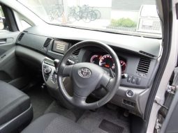 Toyota ISIS Plantana U Selection 2010 full