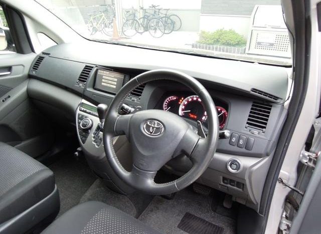 Toyota ISIS Plantana U Selection 2010 full