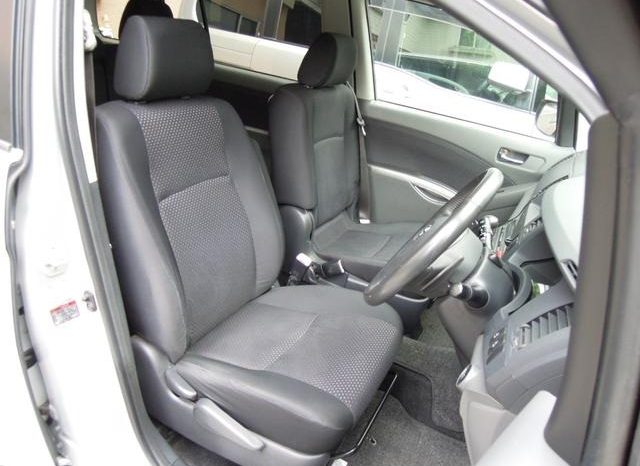 Toyota ISIS Plantana U Selection 2010 full