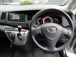 Toyota ISIS Plantana U Selection 2010 full