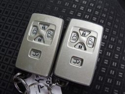 Toyota ISIS Plantana U Selection 2010 full