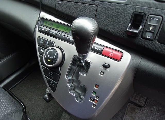 Toyota ISIS Plantana U Selection 2010 full