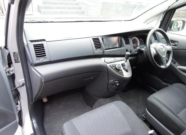 Toyota ISIS Plantana U Selection 2010 full