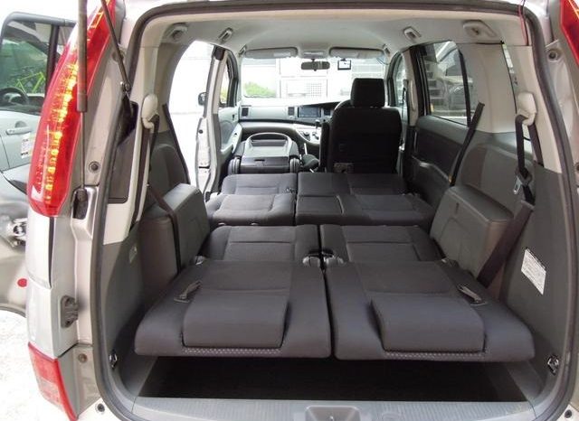 Toyota ISIS Plantana U Selection 2010 full