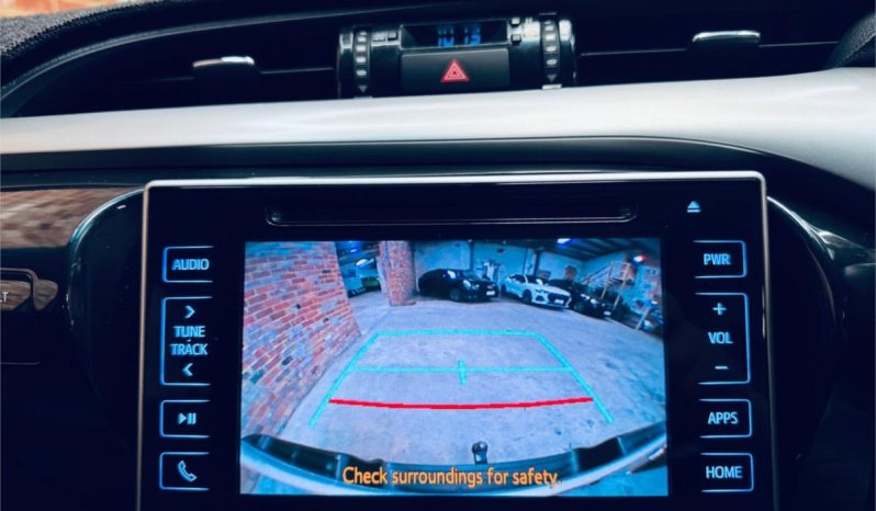 TOYOTA HILUX SR5 2018 full