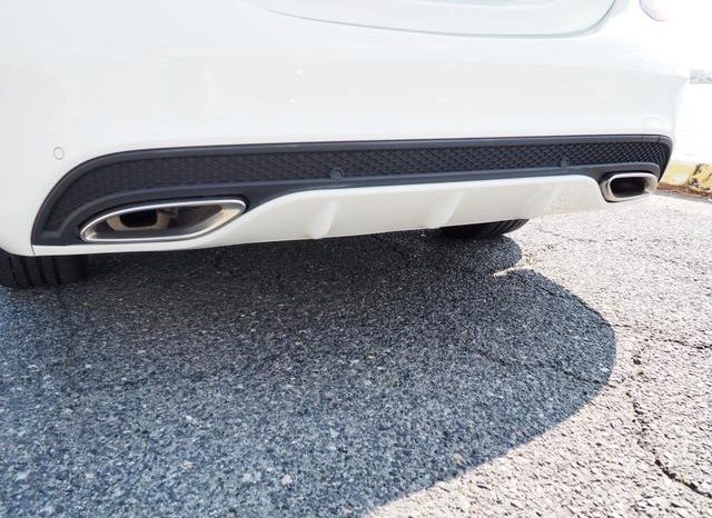 MERCEDES BENZ C-CLASS C200 AVANTGARDE AMG LINE 2015 full