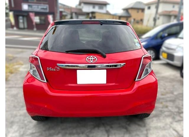 Toyota Vitz F 2012 full