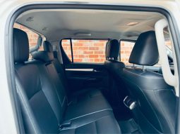 TOYOTA HILUX SR5 2018 full