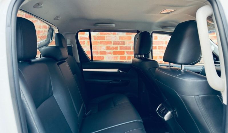 TOYOTA HILUX SR5 2018 full