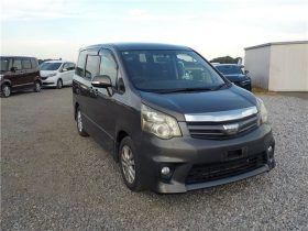 TOYOTA NOAH SI 2010
